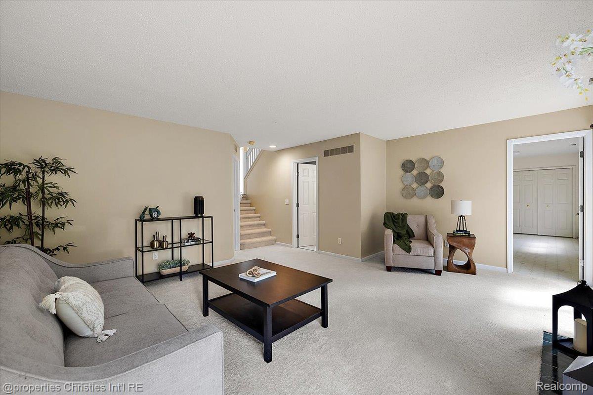 6873 Fox Lane