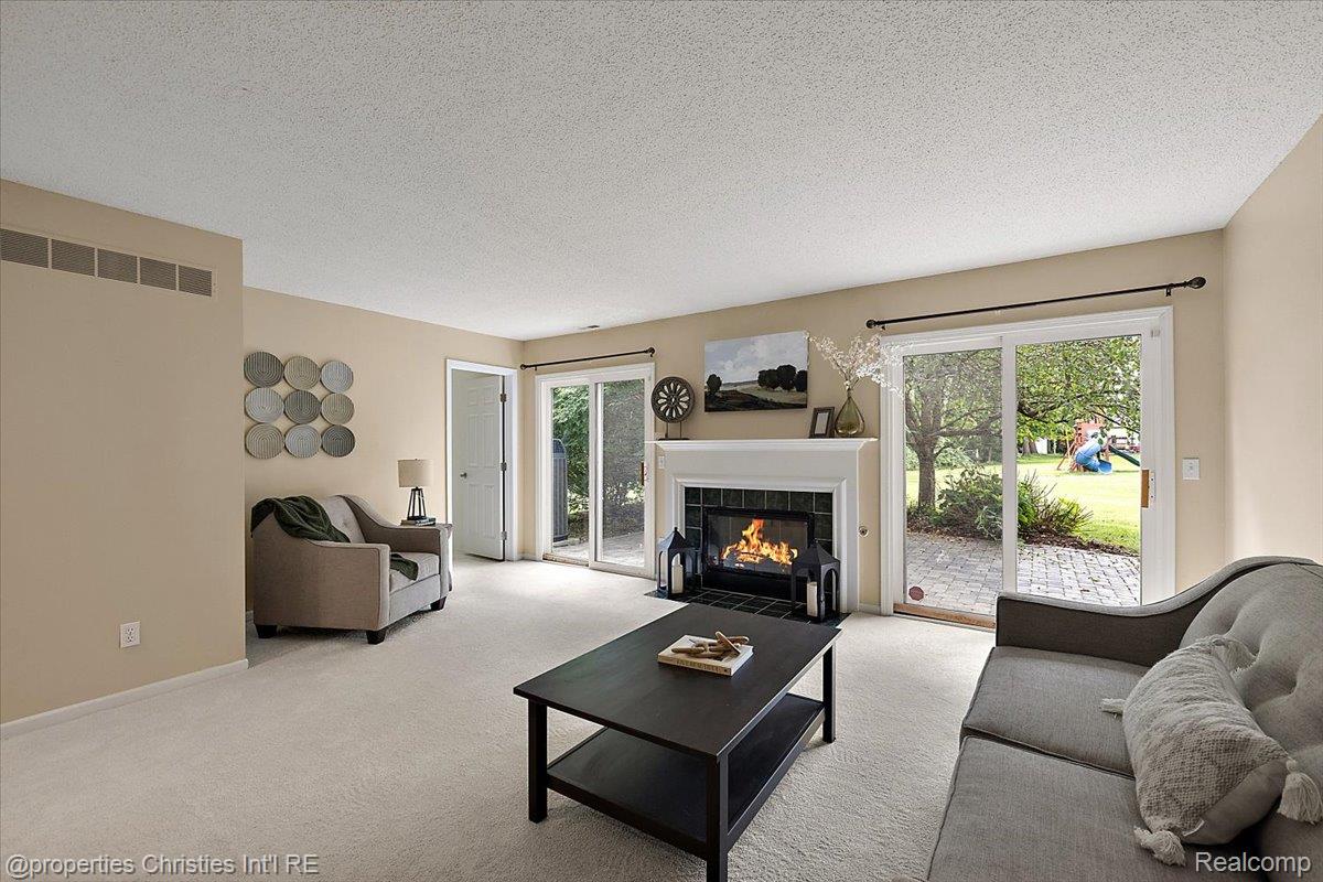 6873 Fox Lane