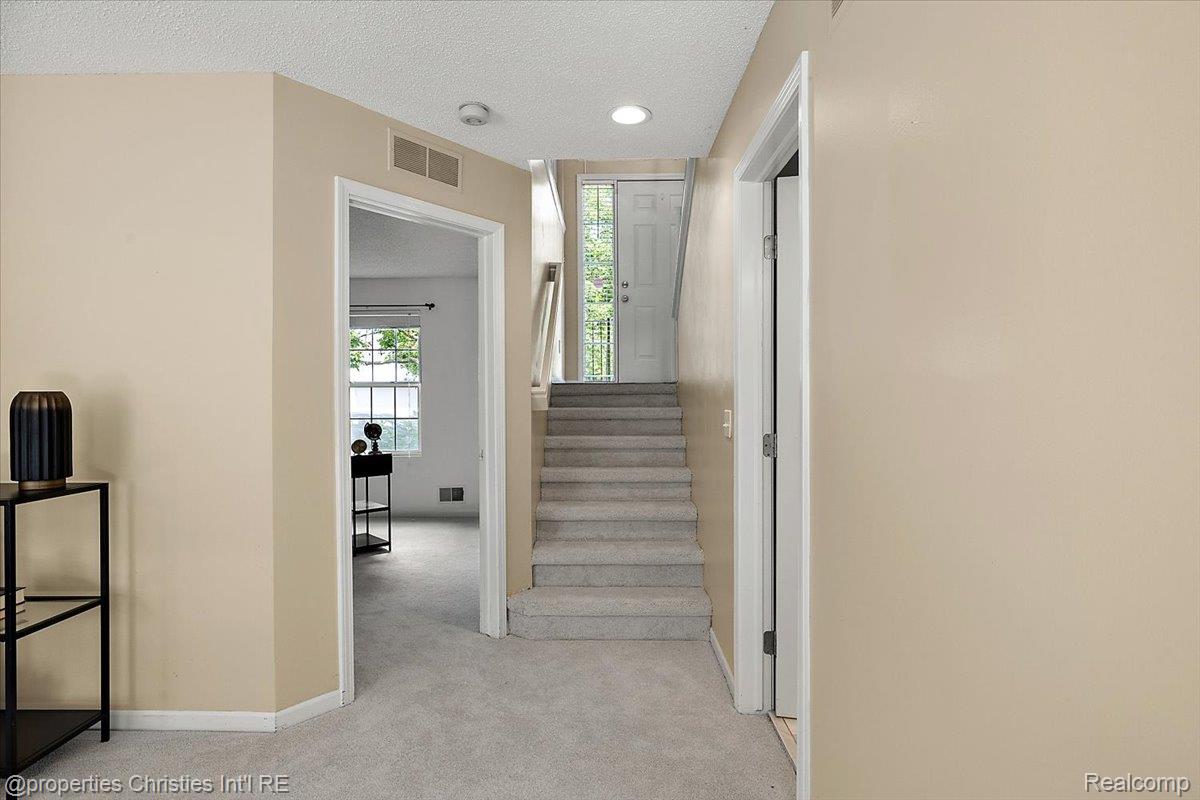 6873 Fox Lane