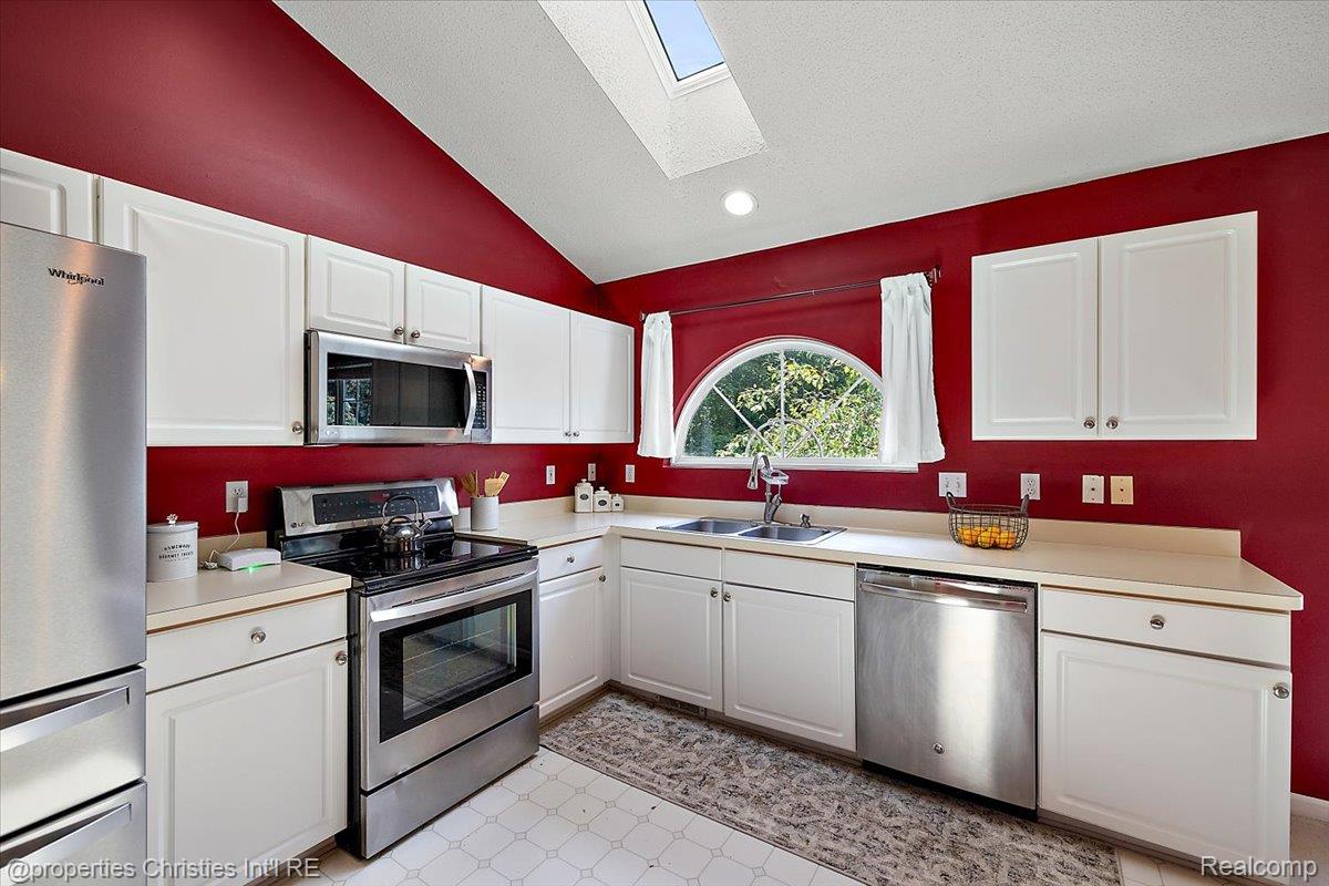 6873 Fox Lane