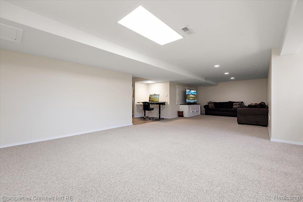 6367 Florence Lane