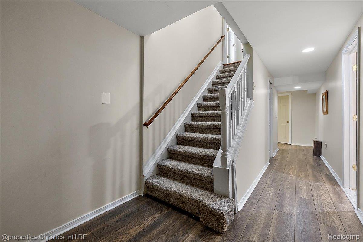 6367 Florence Lane