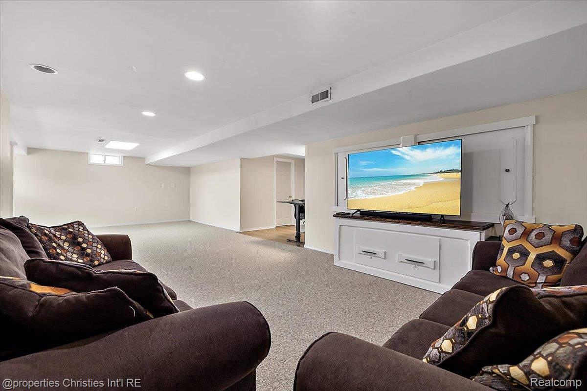 6367 Florence Lane