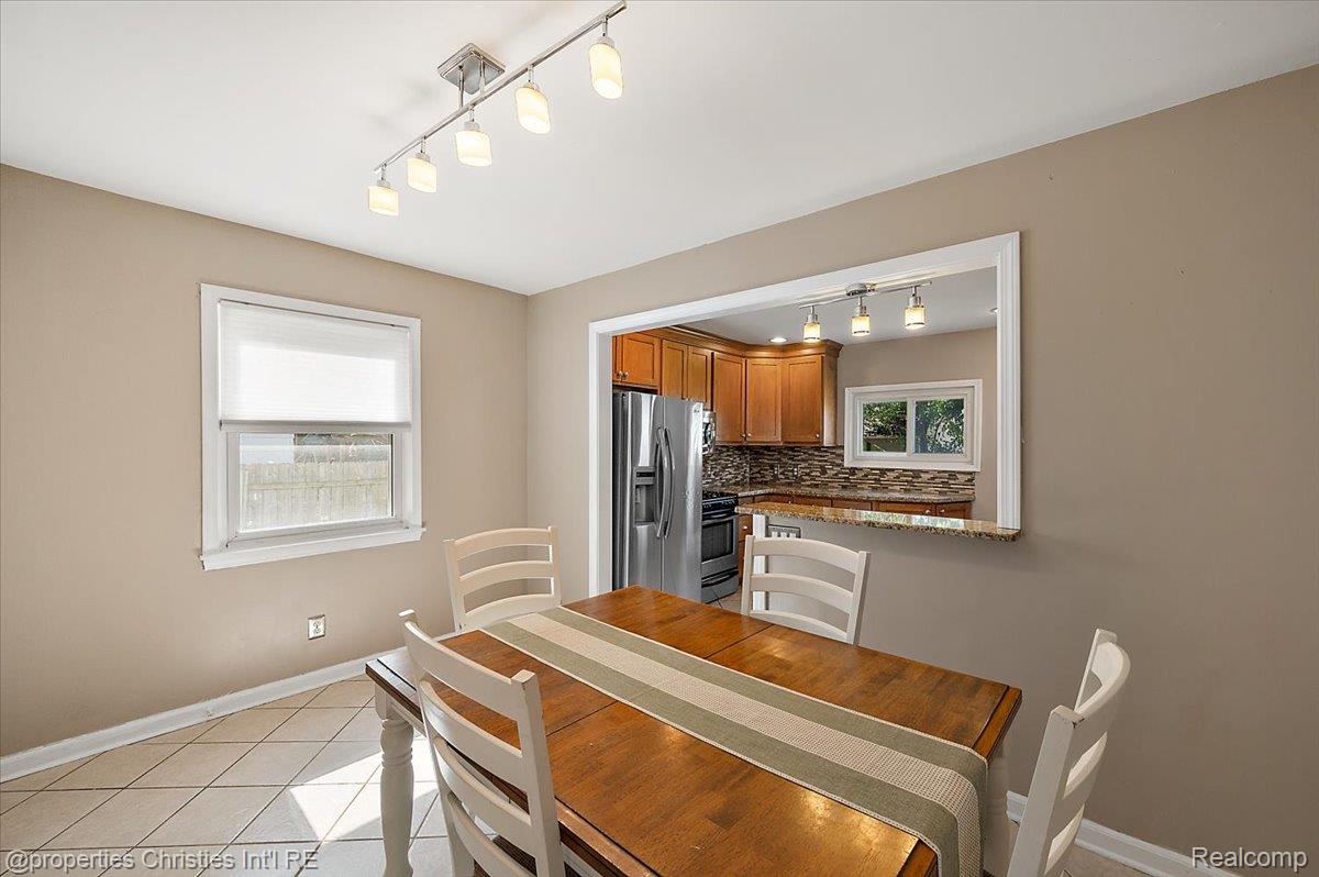 305 N Kenwood Avenue