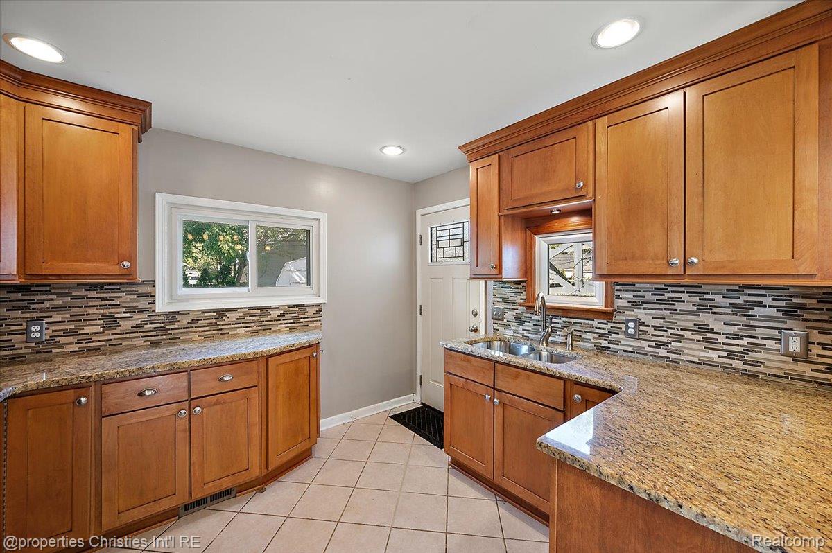 305 N Kenwood Avenue