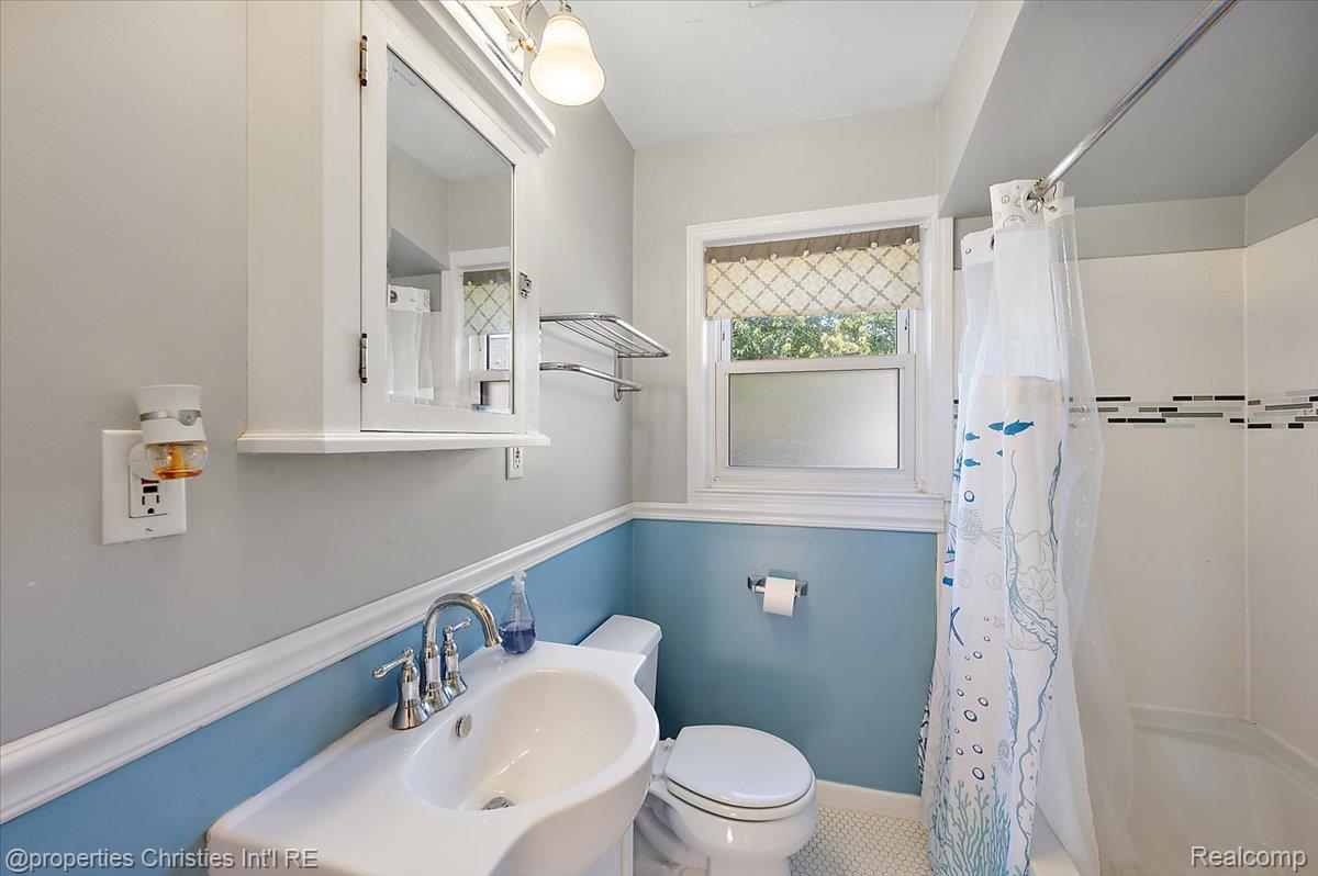 305 N Kenwood Avenue