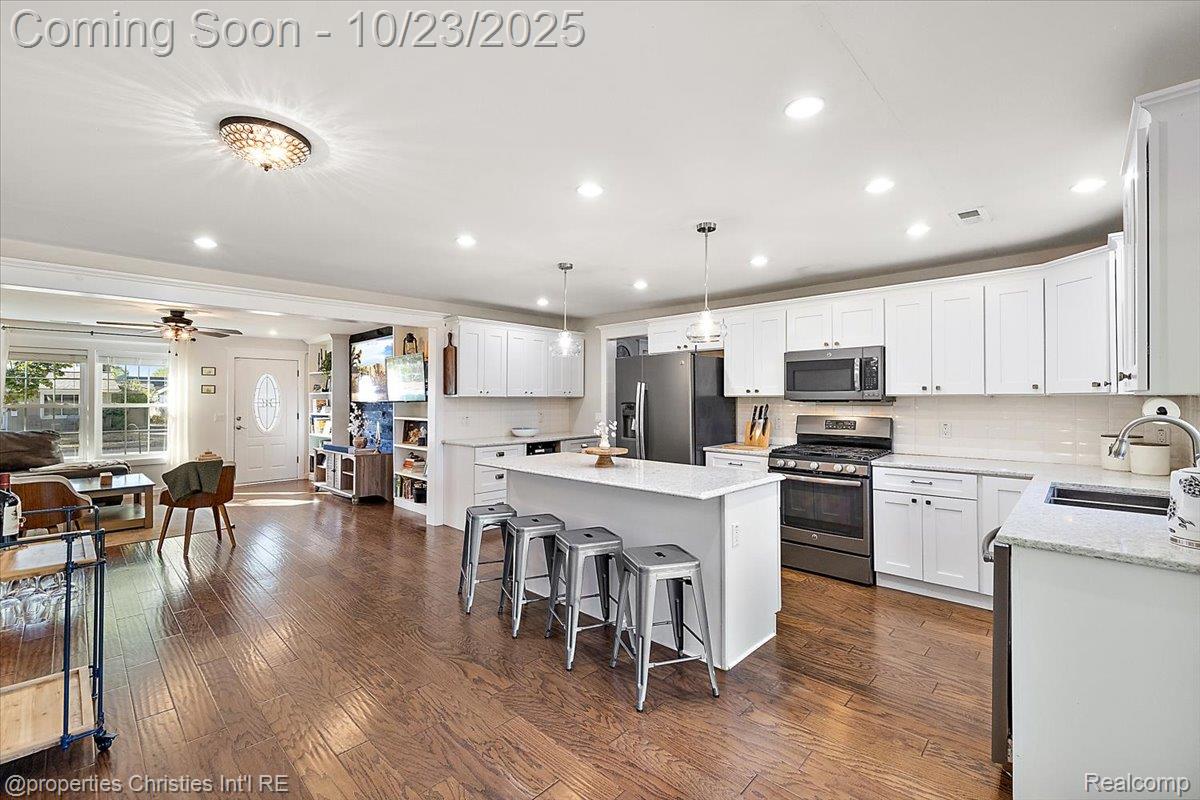 26652 Groveland Street