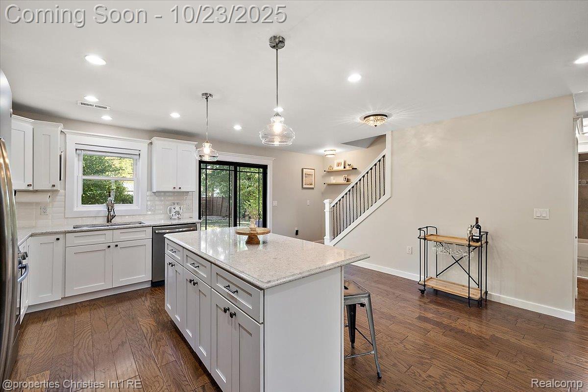 26652 Groveland Street