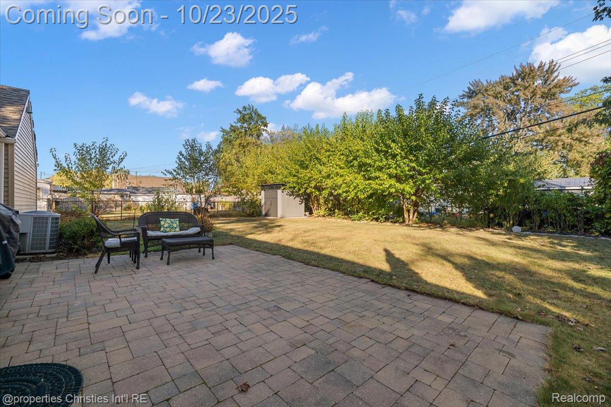 26652 Groveland Street