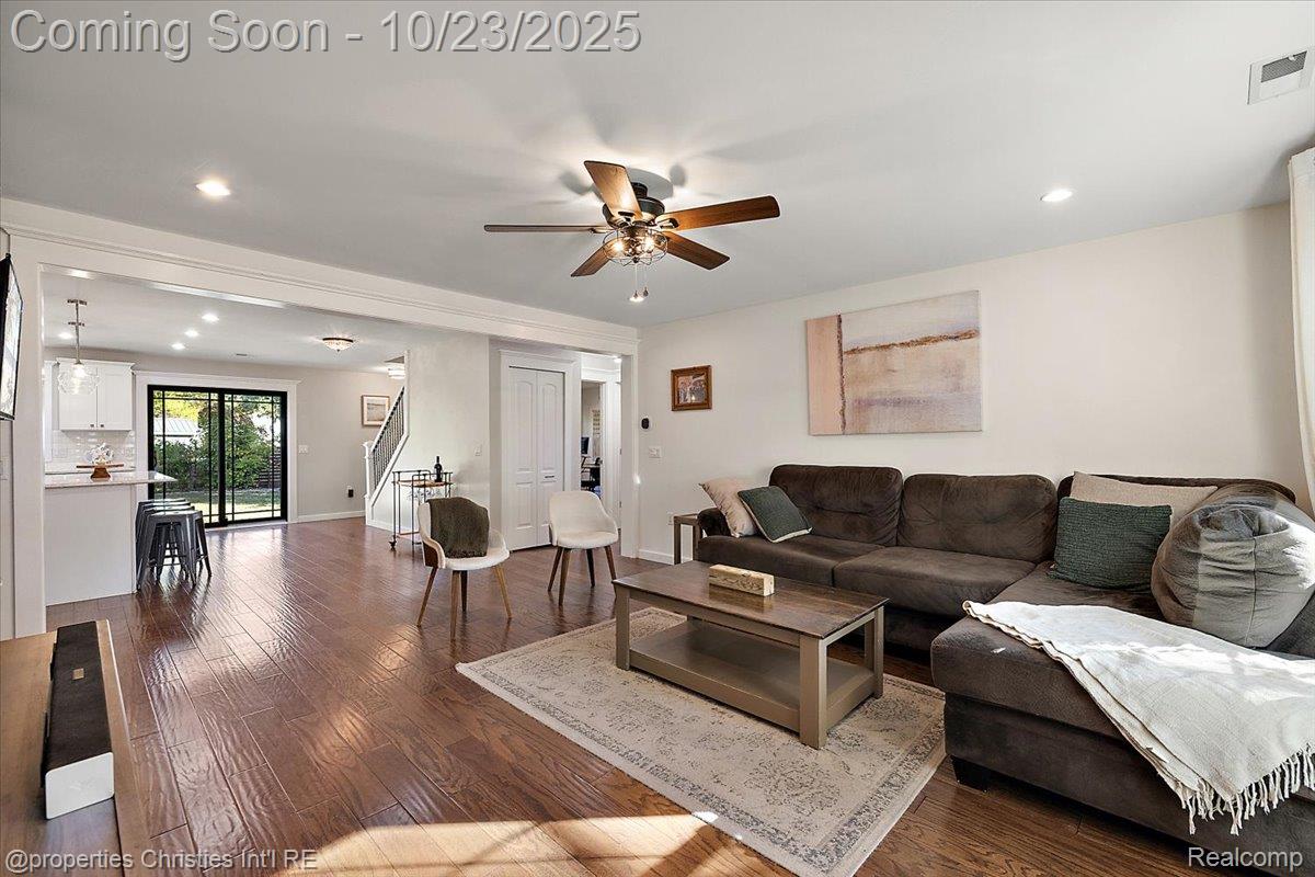 26652 Groveland Street