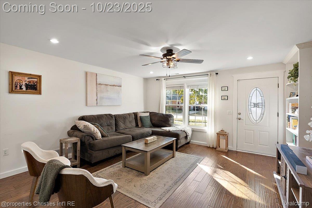 26652 Groveland Street