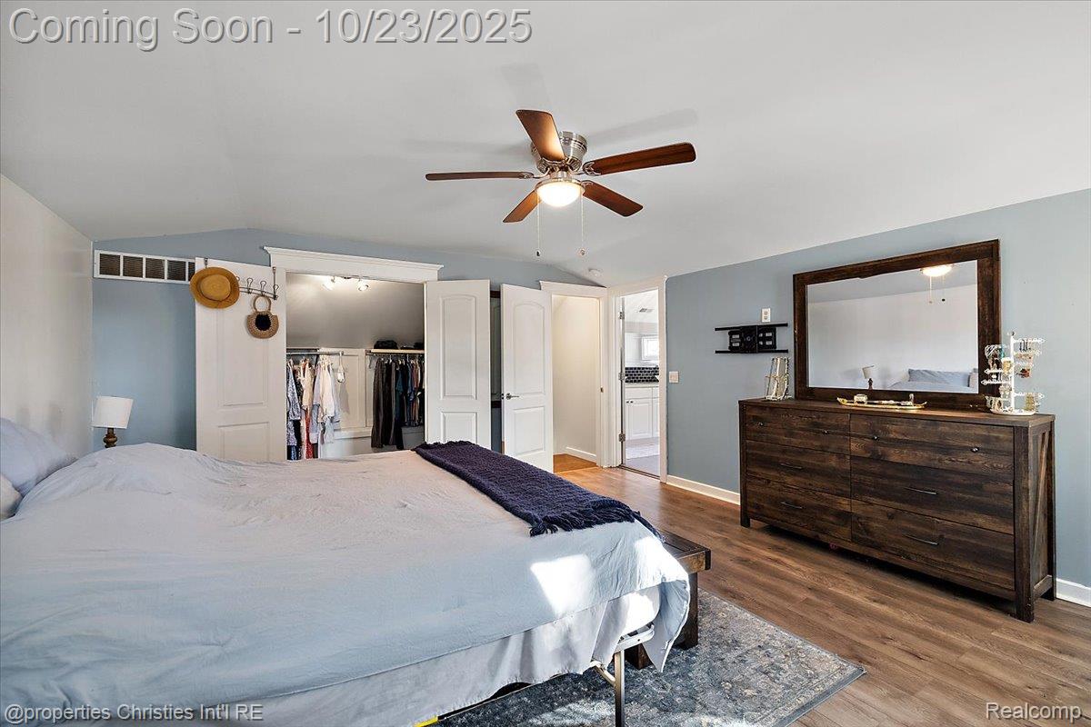 26652 Groveland Street