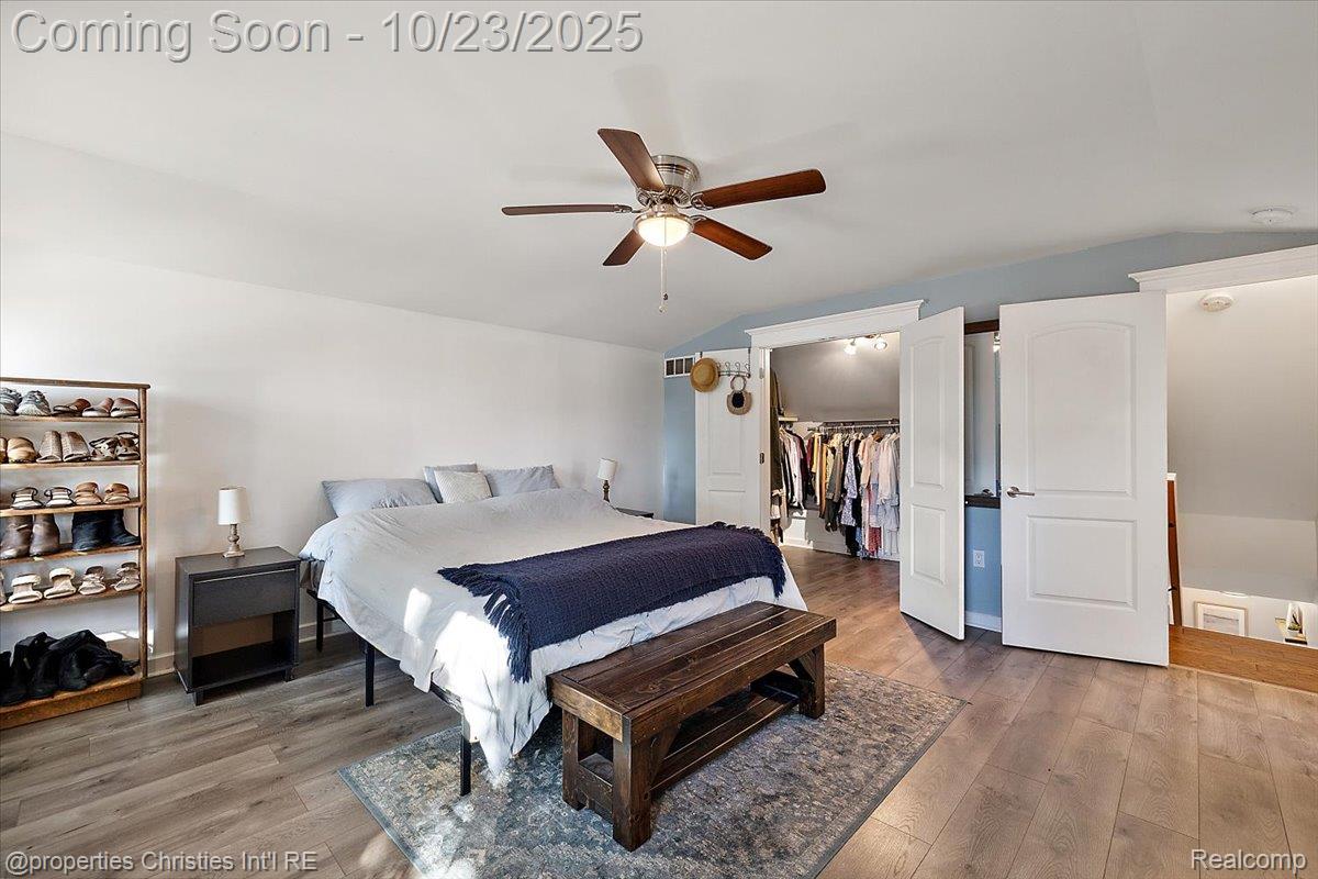 26652 Groveland Street