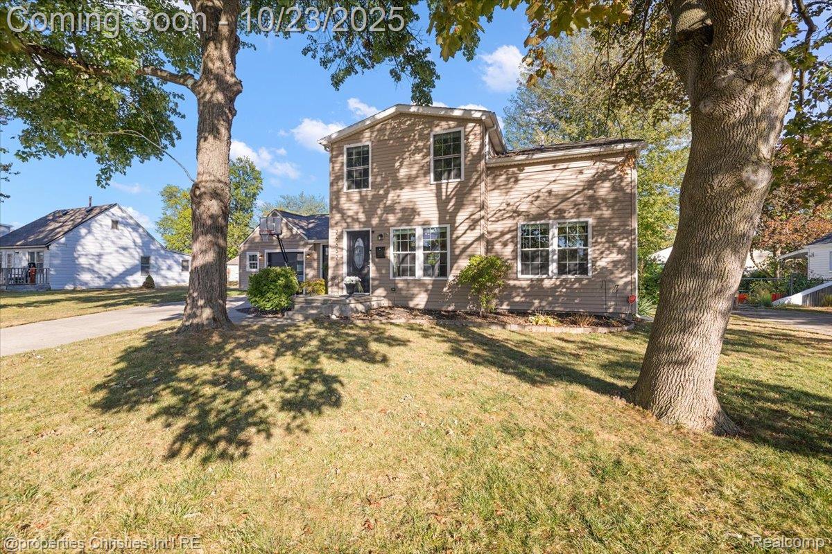 26652 Groveland Street