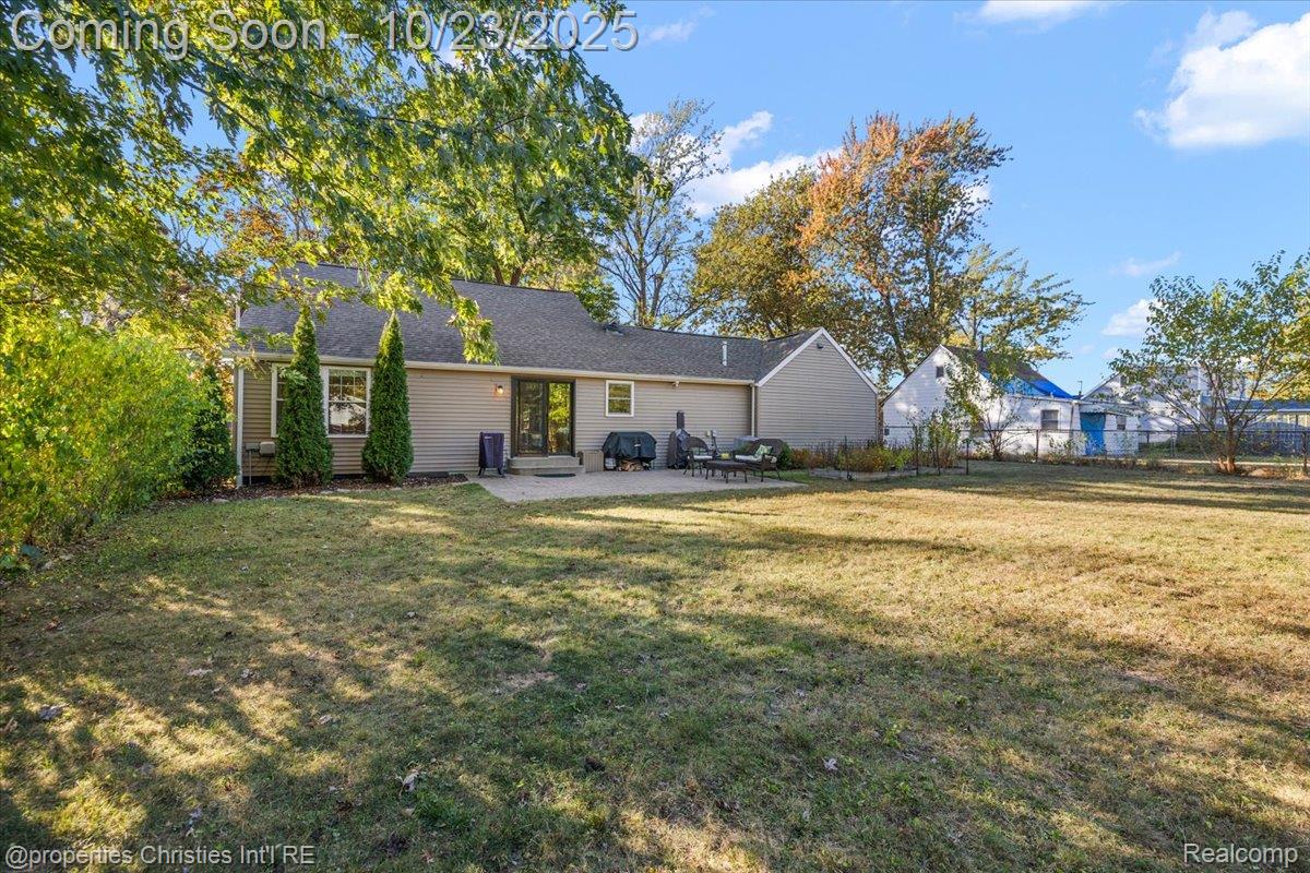 26652 Groveland Street