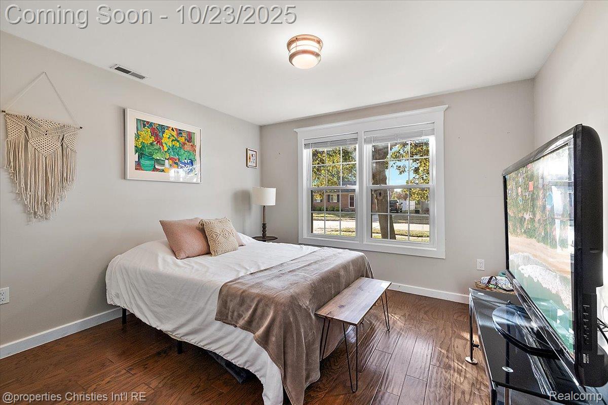 26652 Groveland Street