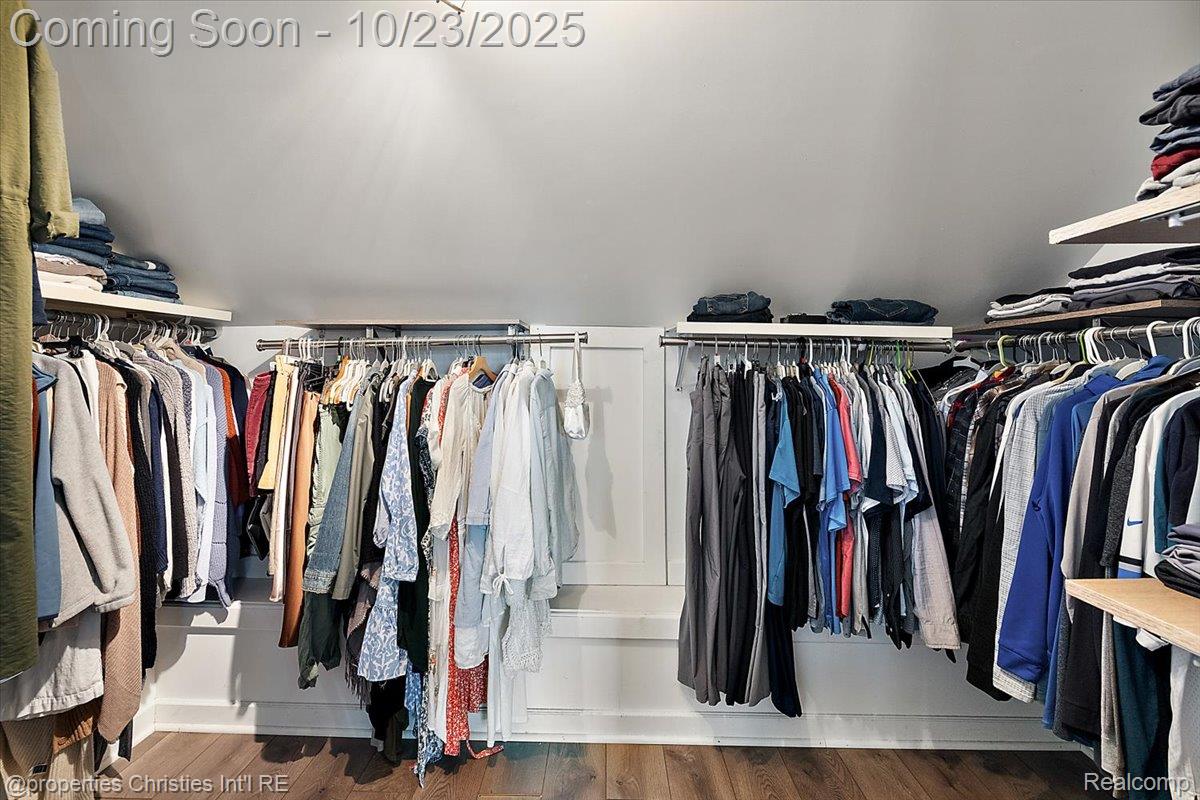 26652 Groveland Street