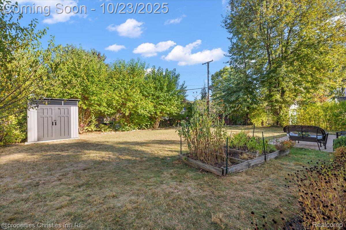 26652 Groveland Street