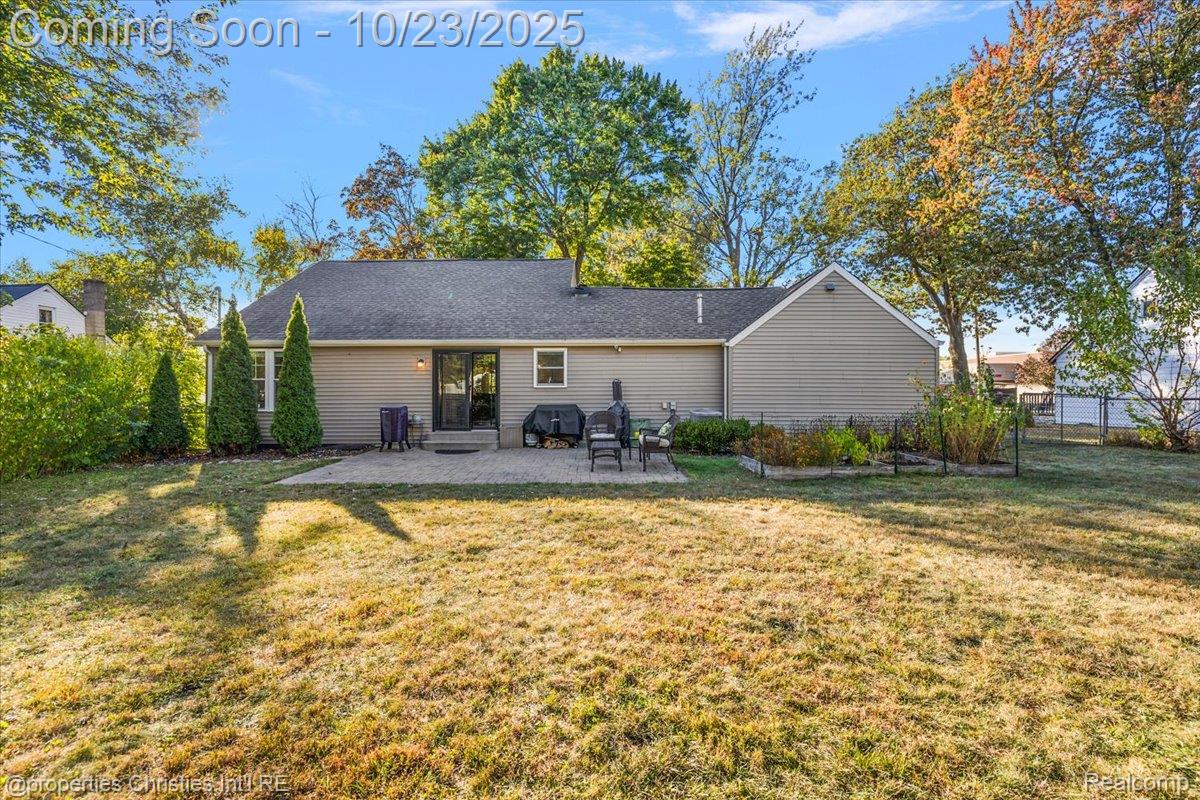 26652 Groveland Street