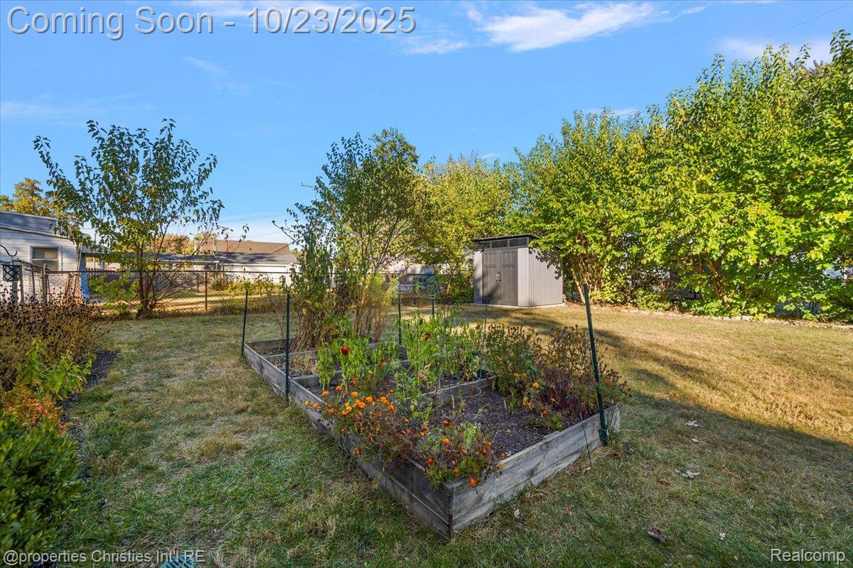 26652 Groveland Street