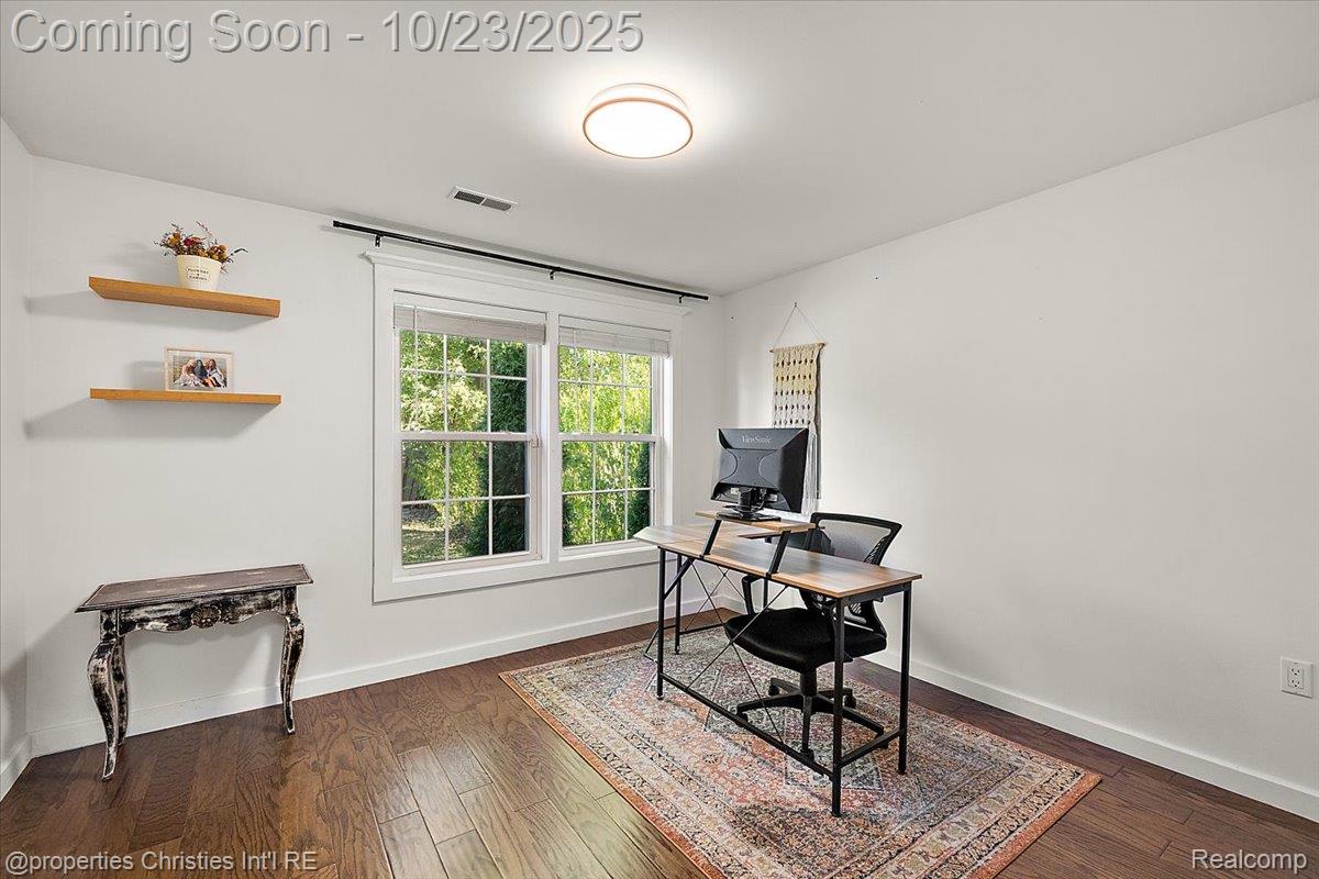 26652 Groveland Street