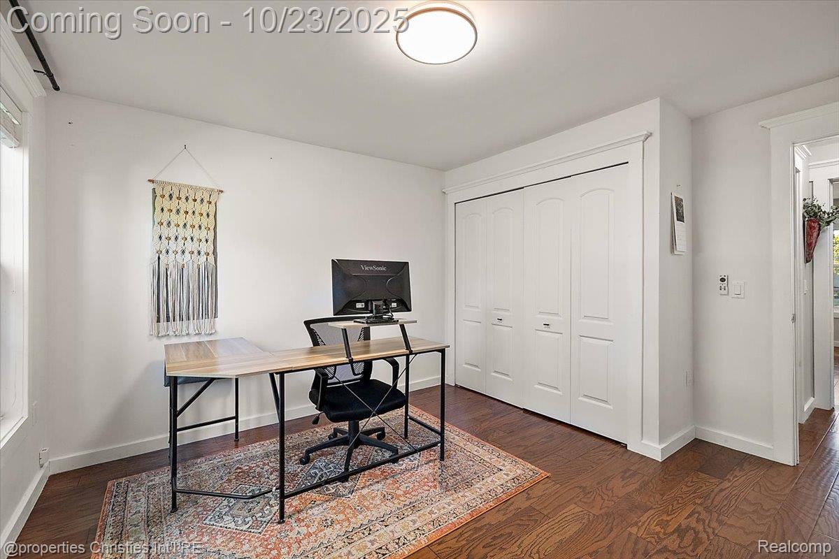 26652 Groveland Street