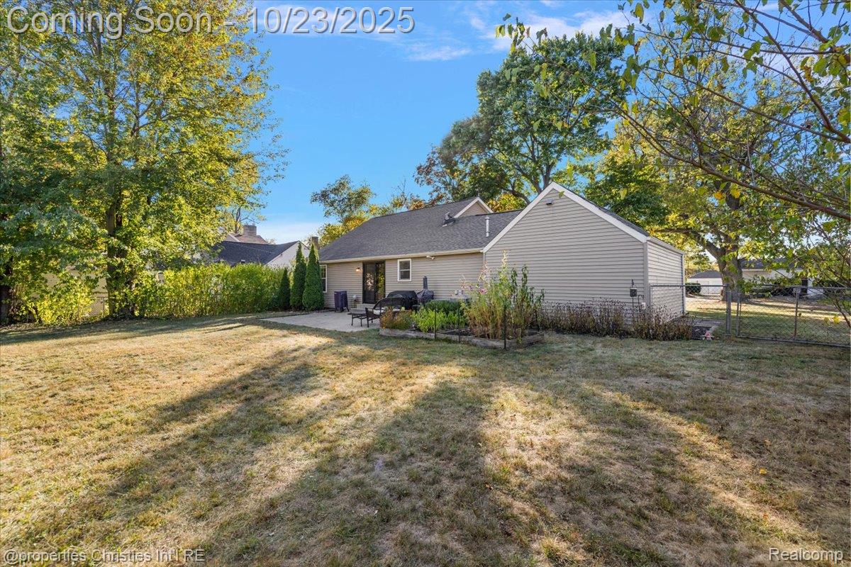 26652 Groveland Street