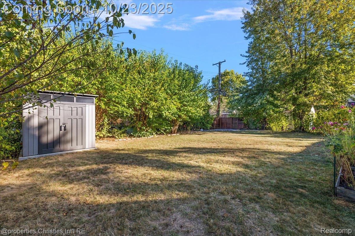 26652 Groveland Street