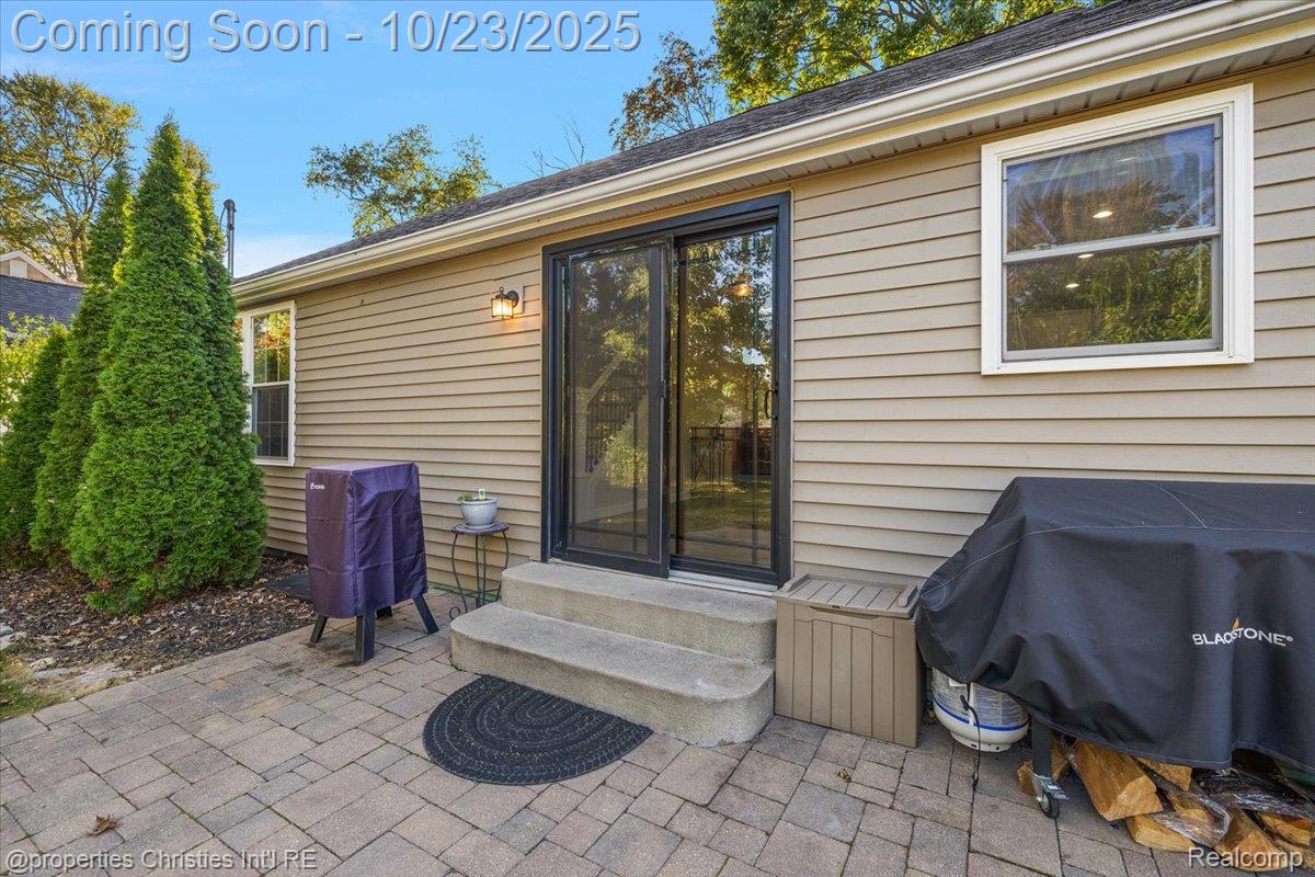 26652 Groveland Street