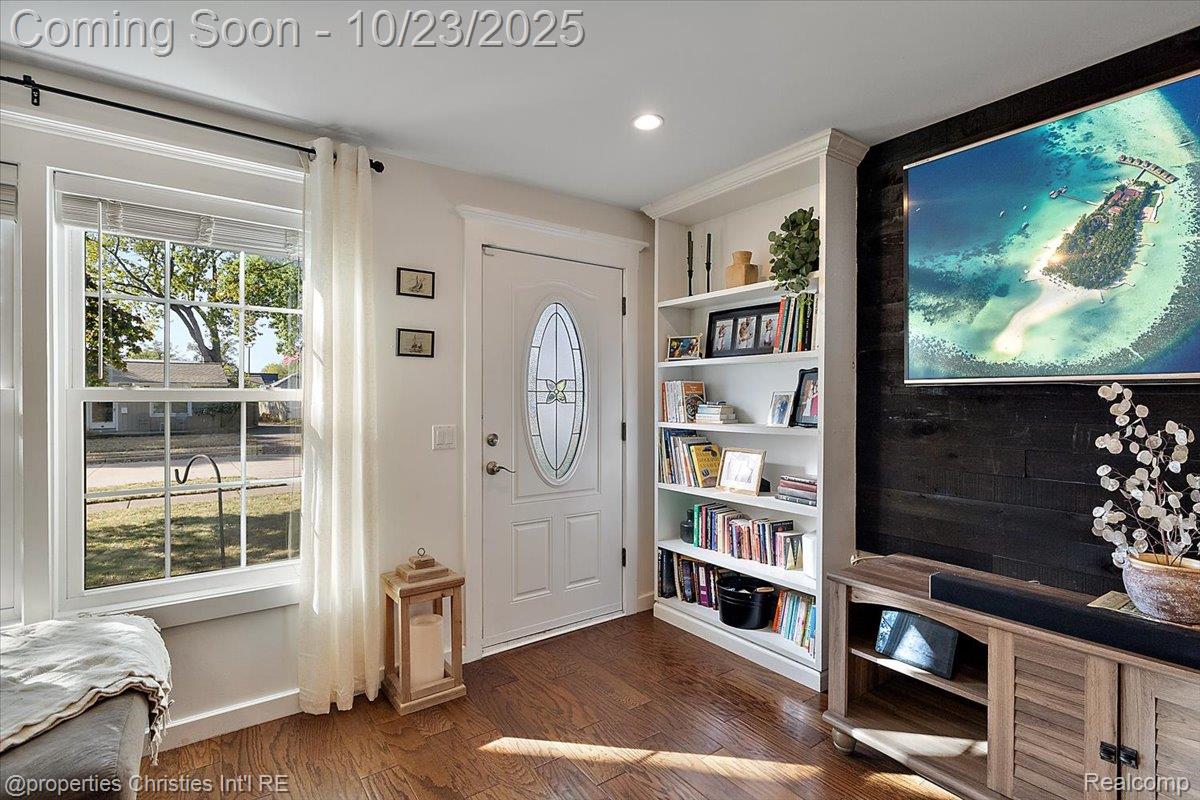 26652 Groveland Street