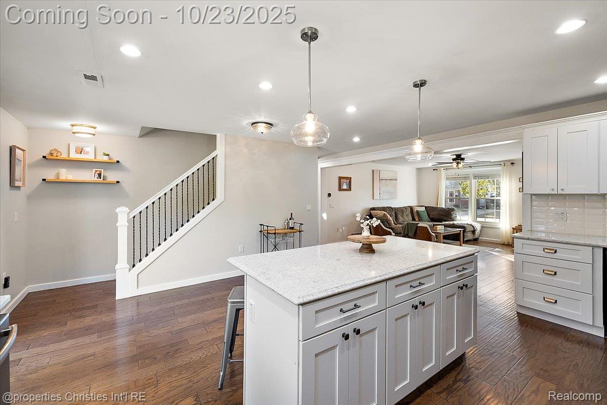 26652 Groveland Street