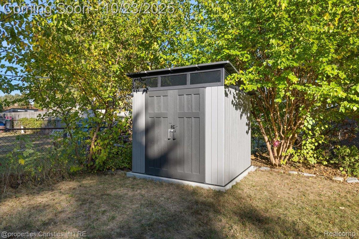 26652 Groveland Street