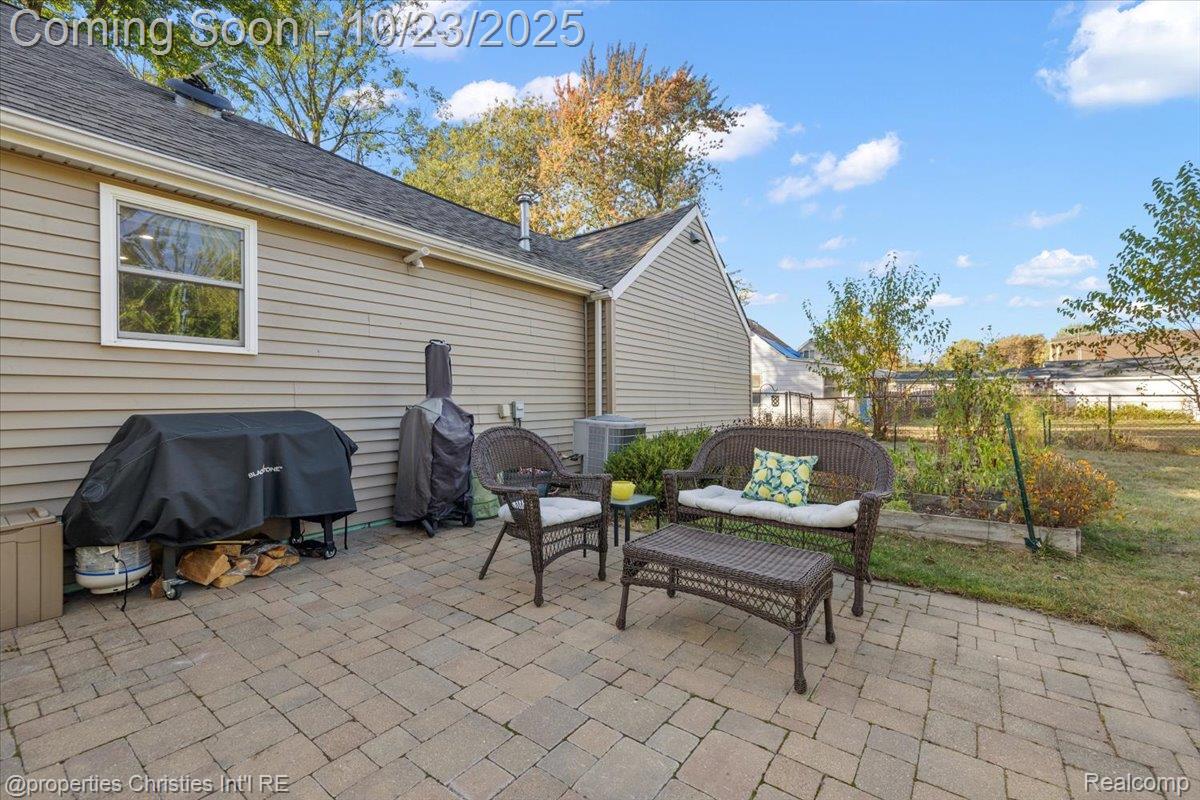 26652 Groveland Street