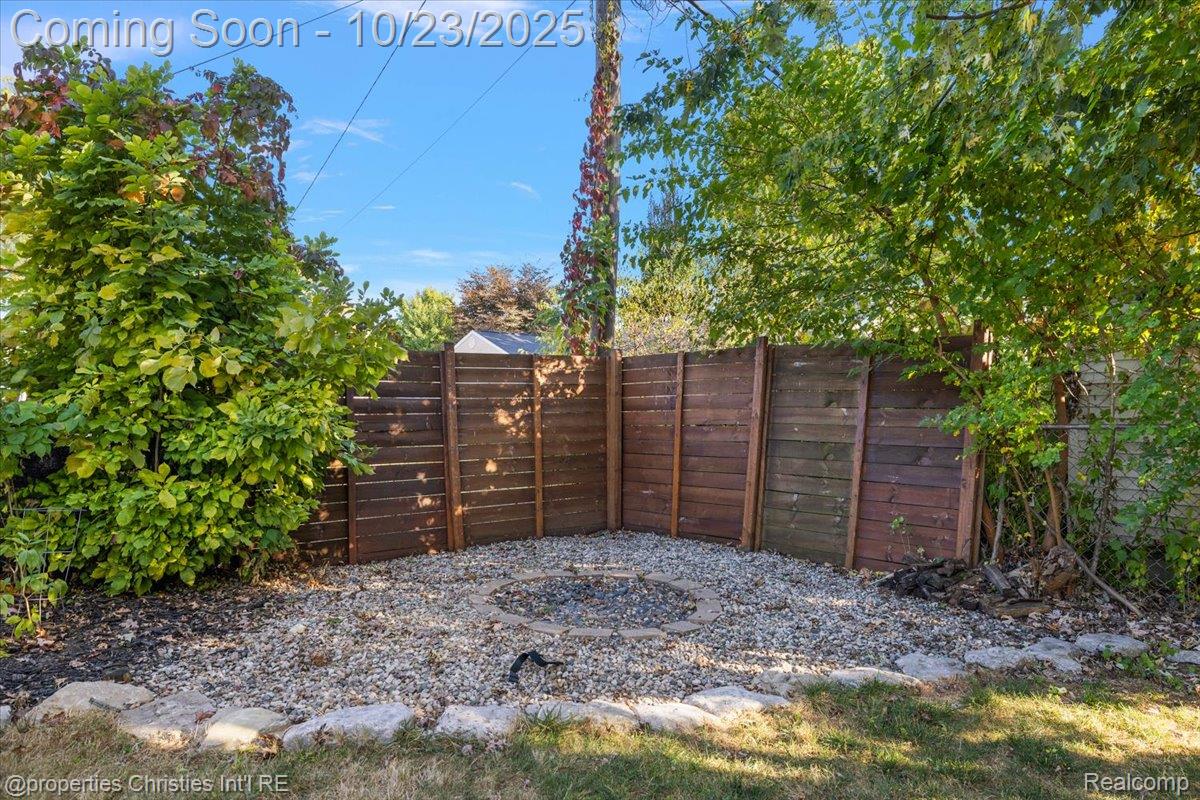 26652 Groveland Street