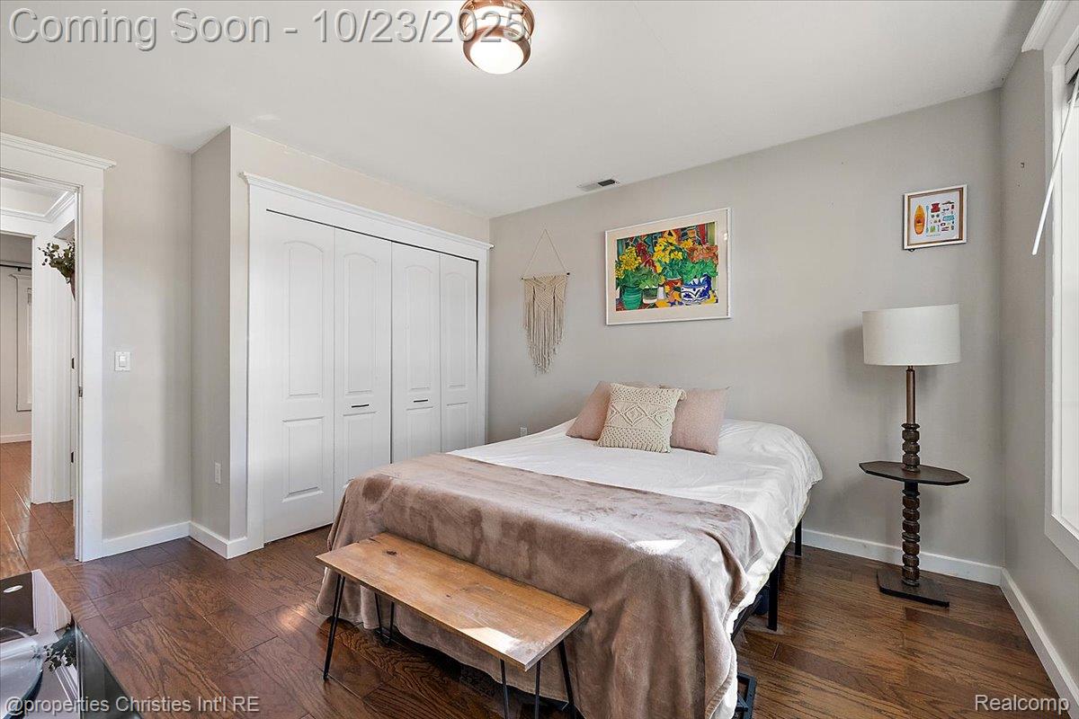 26652 Groveland Street