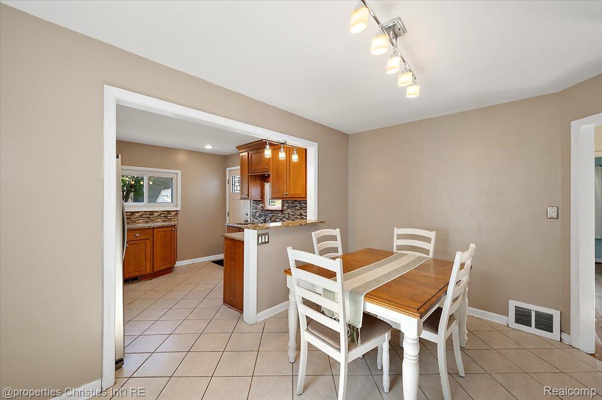 305 N Kenwood Avenue