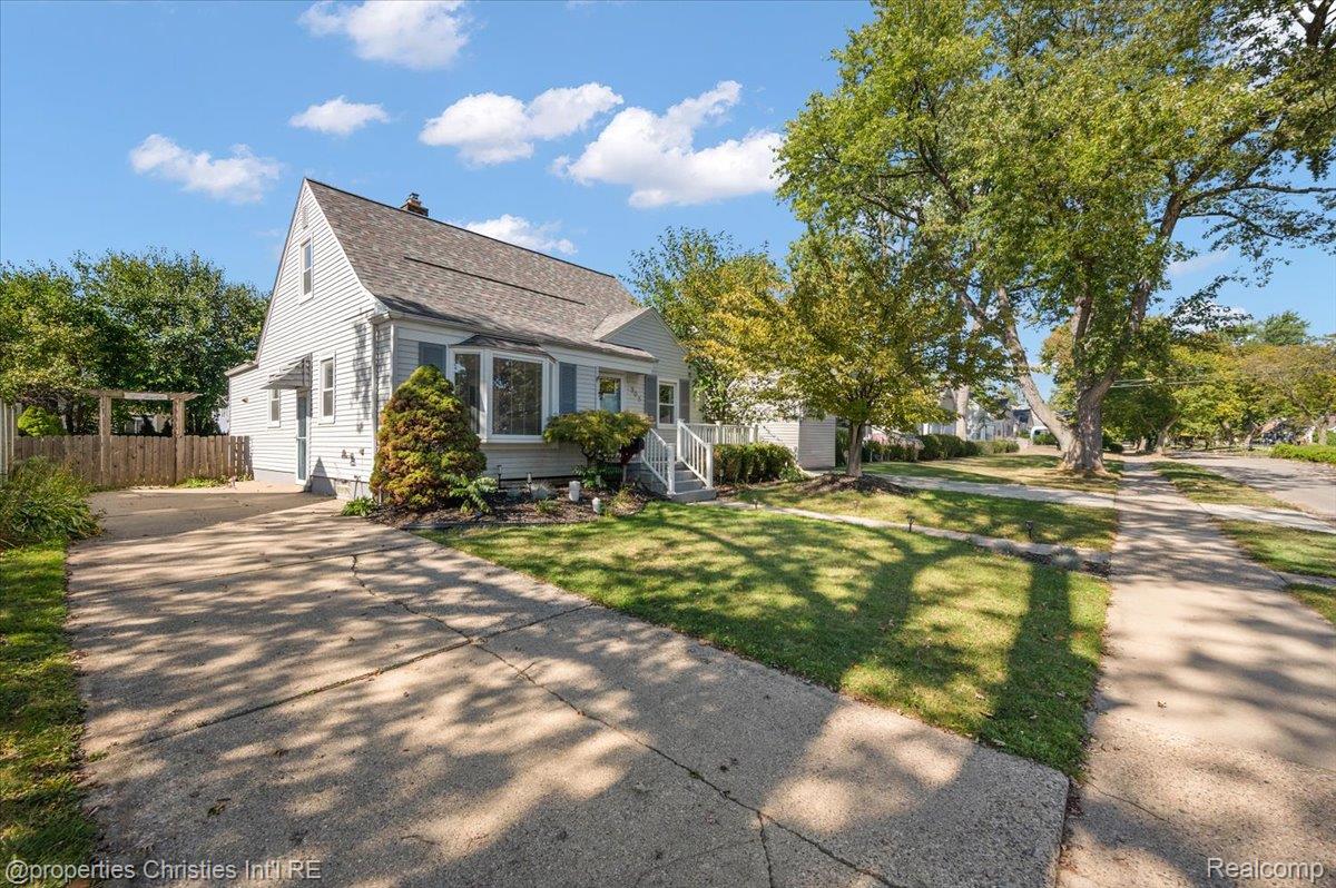 305 N Kenwood Avenue