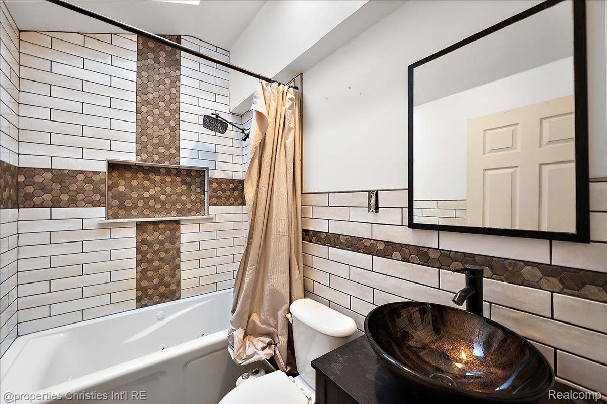 7387 Lawrence Street