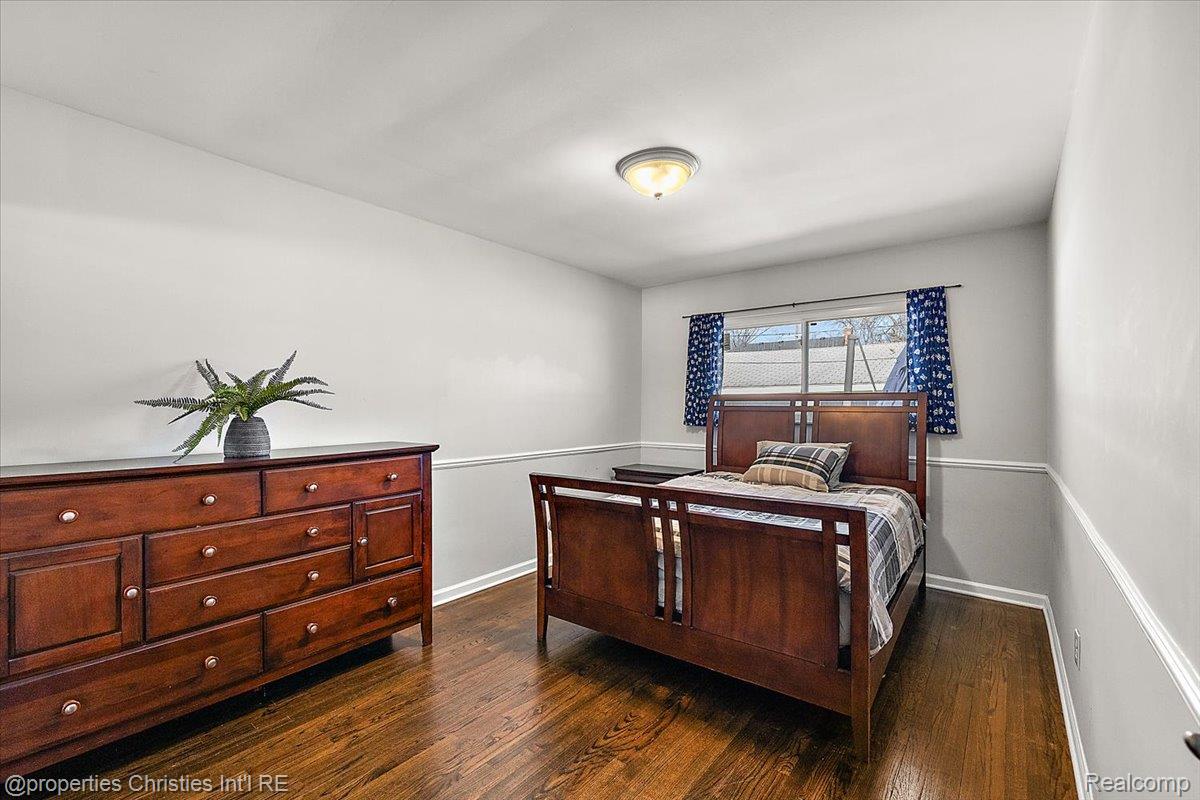 816 W Baker Avenue