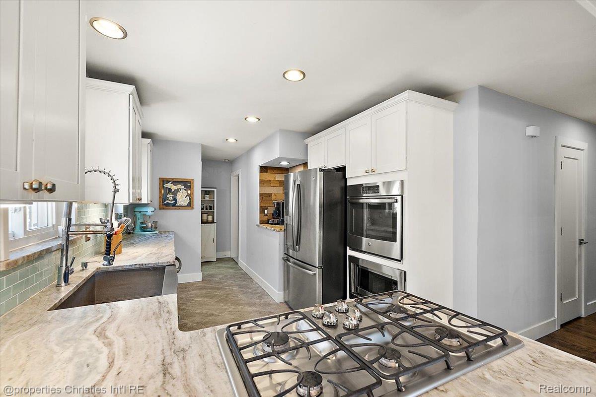 816 W Baker Avenue
