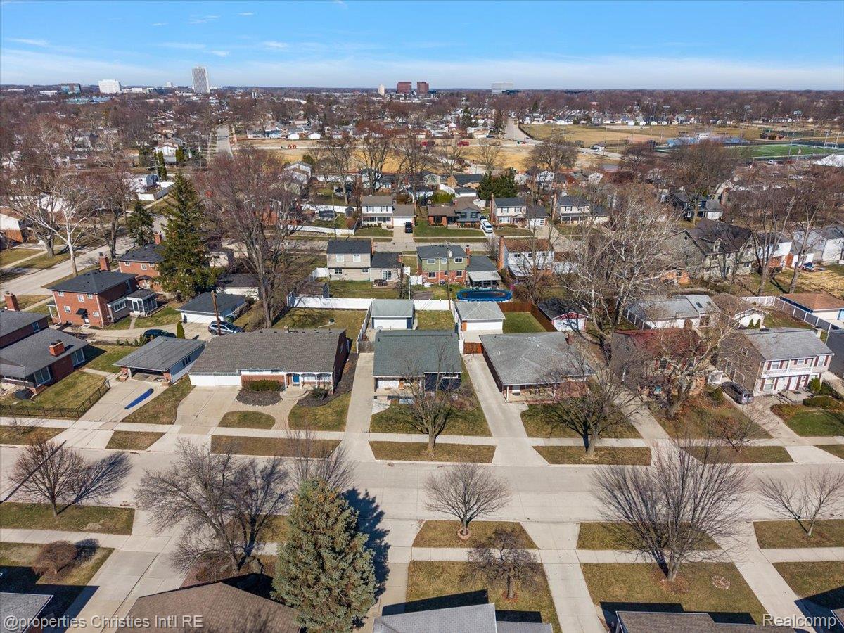 816 W Baker Avenue