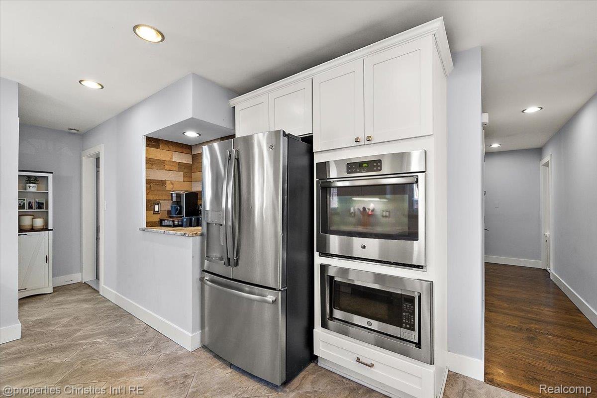 816 W Baker Avenue