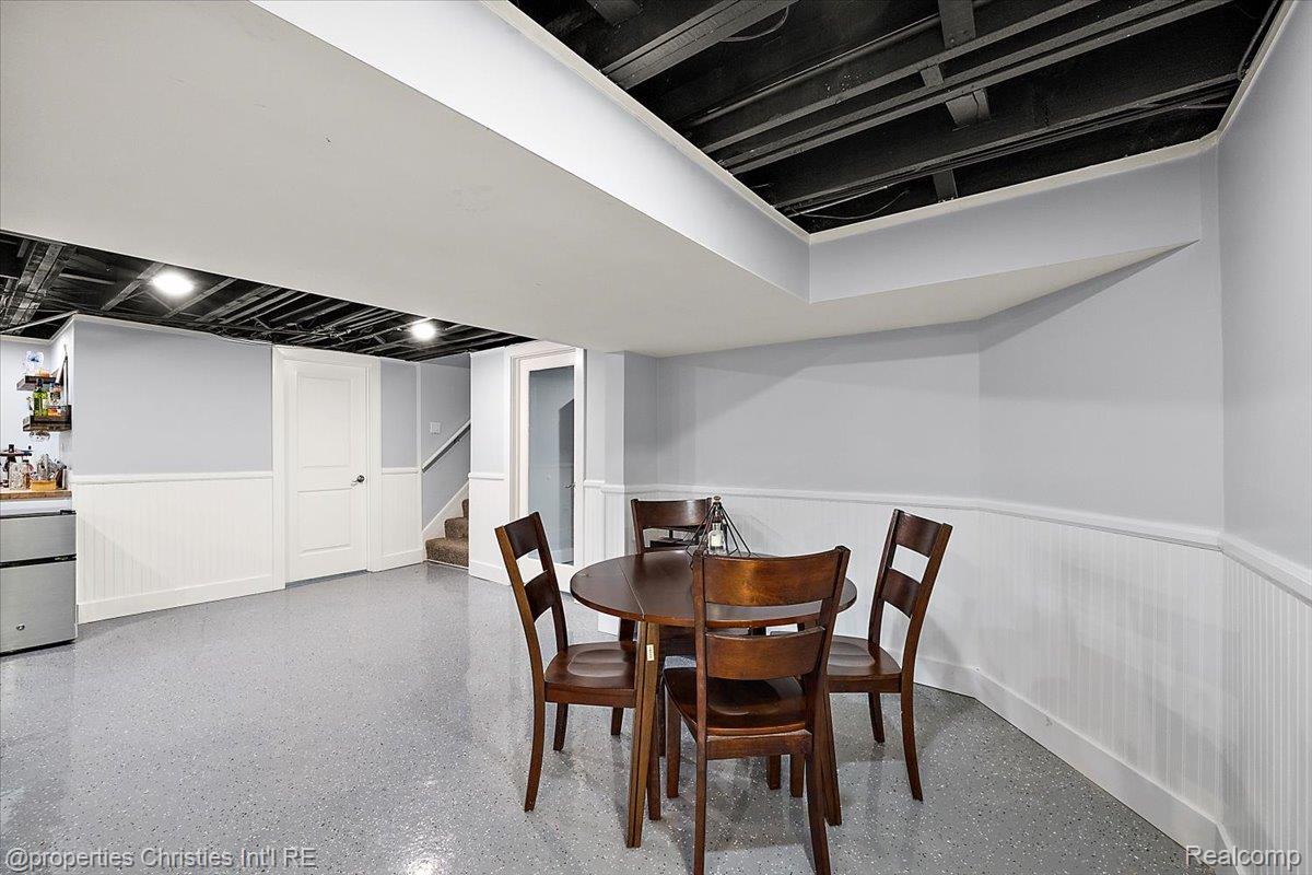 816 W Baker Avenue