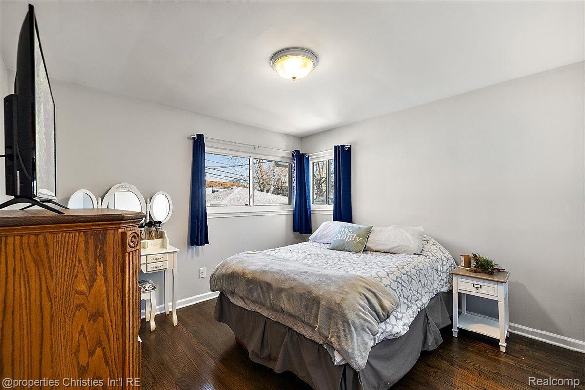 816 W Baker Avenue