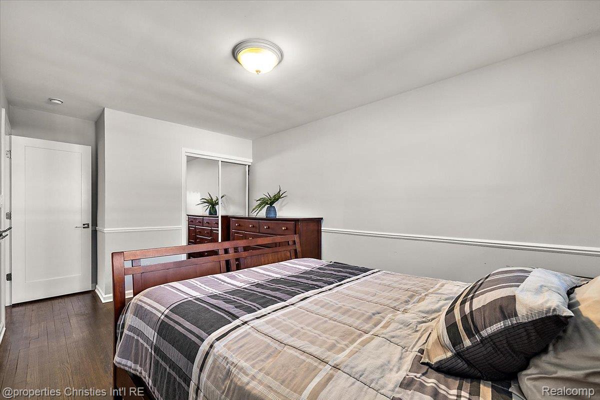 816 W Baker Avenue