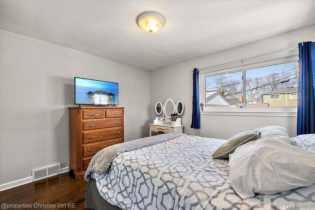 816 W Baker Avenue