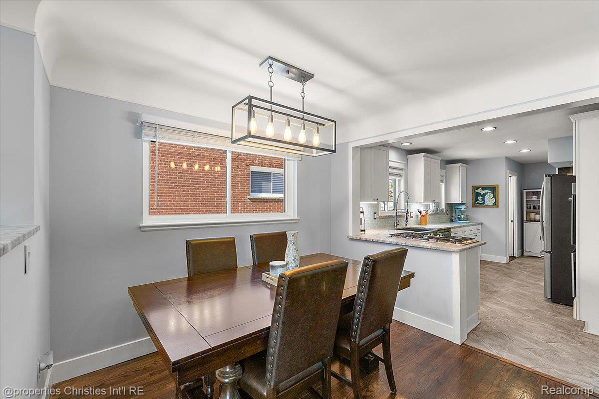 816 W Baker Avenue