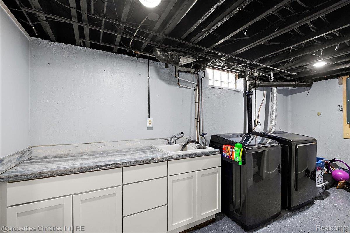 816 W Baker Avenue