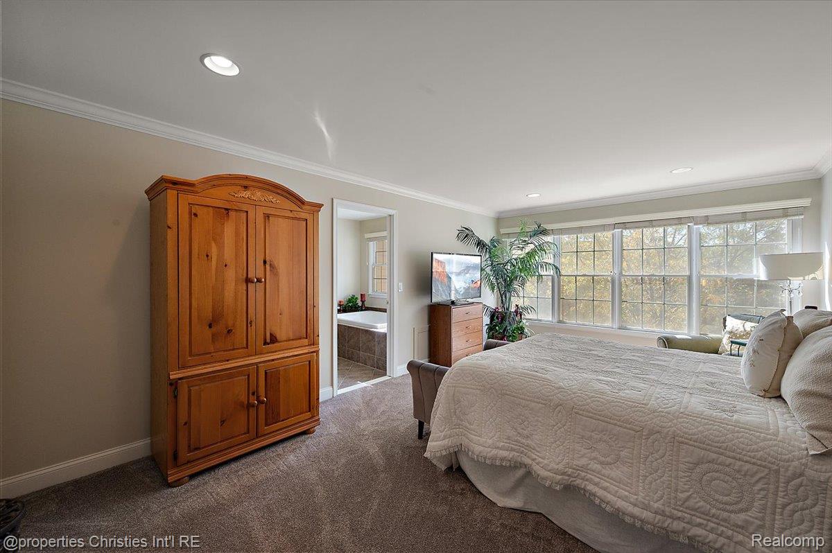 44683 Broadmoor Circle N