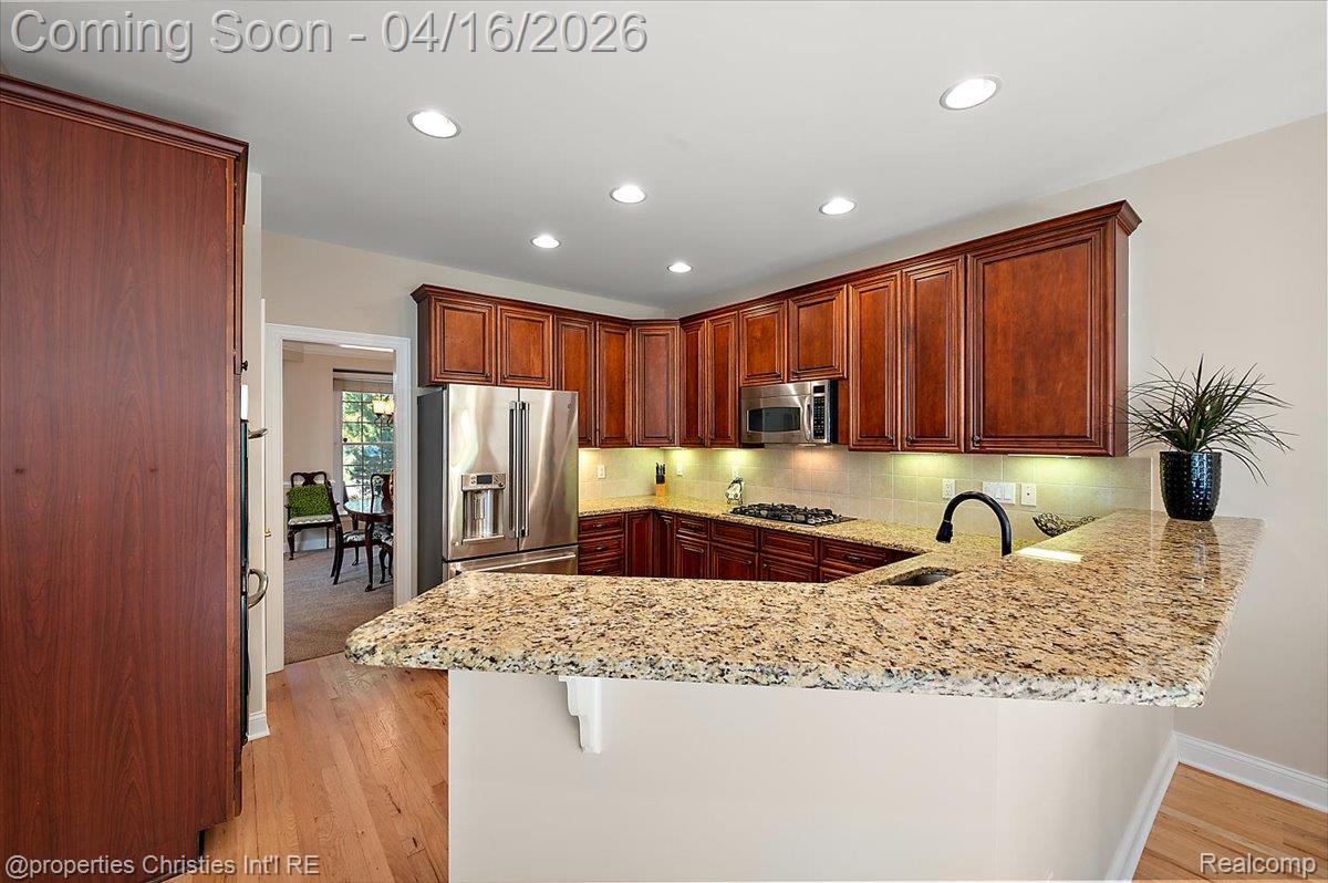 44683 Broadmoor Circle N